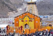 ਕੇਦਾਰਨਾਥ ‘ਚ ਵੀ.ਆਈ.ਪੀ. ਦਰਸ਼ਨਾਂ ‘ਤੇ ਵਿਵਾਦ, ਲੰਬੀਆਂ ਕਤਾਰਾਂ ਕਾਰਨ ਭਗਤਾਂ ‘ਚ ਰੋਸ