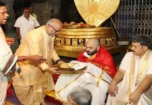 ਰਿਲਾਇੰਸ ਇੰਡਸਟਰੀਜ਼ ਦੇ ਕਾਰਜਕਾਰੀ ਨਿਰਦੇਸ਼ਕ ਅਨੰਤ ਅੰਬਾਨੀ ਨੇ ਭਗਵਾਨ ਵੈਂਕਟੇਸ਼ਵਰ ਸਵਾਮੀ ਨੂੰ ਆਪਣੇ ਵਾਲ ਕੀਤੇ ਭੇਟ