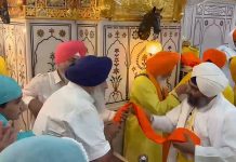 ਸ੍ਰੀ ਹਜ਼ੂਰ ਸਾਹਿਬ ਵਿਖੇ ਸੁਖਬੀਰ ਬਾਦਲ ਨੇ ਪਰਿਵਾਰ ਸਮੇਤ ਟੇਕਿਆ ਮੱਥਾ