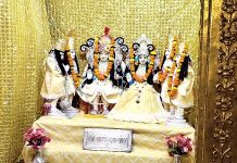 ਸ੍ਰੀ ਕ੍ਰਿਸ਼ਨ ਜਨਮ ਅਸ਼ਟਮੀ ’ਤੇ ਭਗਤੀ ’ਚ ਰੰਗਿਆ ਦੁਰਗਿਆਣਾ ਮੰਦਰ, ਤੜਕੇ ਤੋਂ ਉਮੜੀ ਸ਼ਰਧਾਲੂਆਂ ਦੀ ਭੀੜ